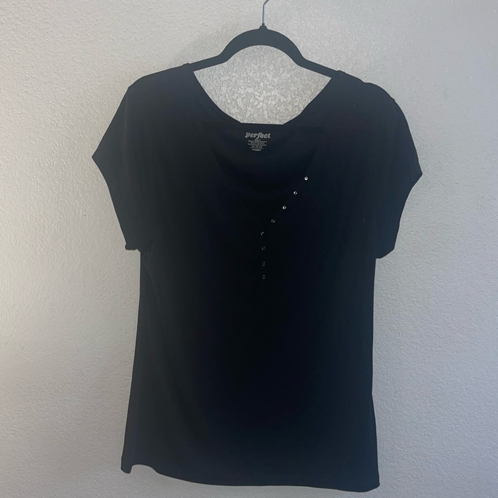 Black Old Navy Tee